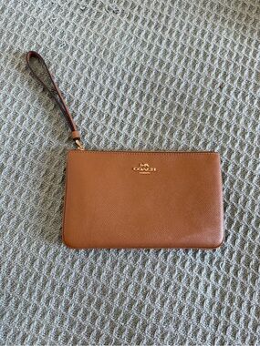 Coach crossgrain leather large wristlet